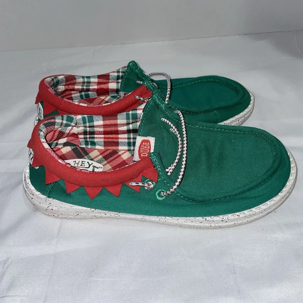 Hey Dude‎ Juinior Size J4 Big Kids Wally Holiday Elf Green and Red Shoes